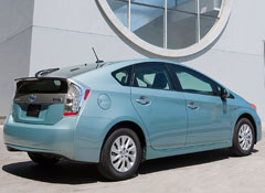 2012-Toyota-Prius-Plugin-pr-r.jpg