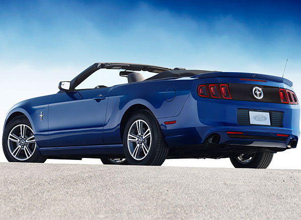 2013-Ford-Mustang-convertible-r-large.jpg