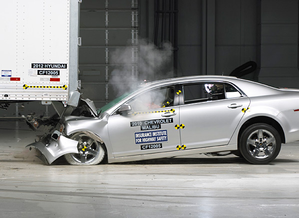 IIHS-big-rig-crash-test-good-bumper.jpg