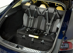 Tesla-Model-S-third-row-seat-studio.jpg
